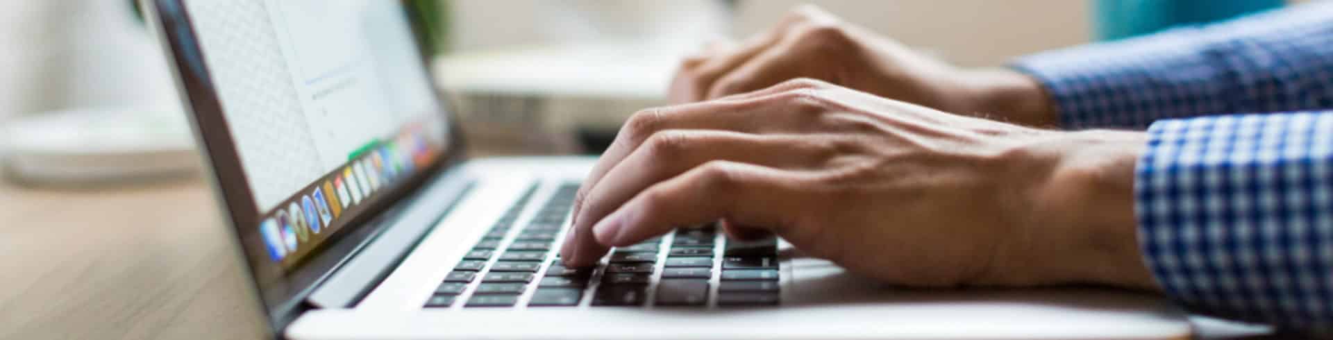 Online-Meetings, Online-Moderationskompetenz, Laptop