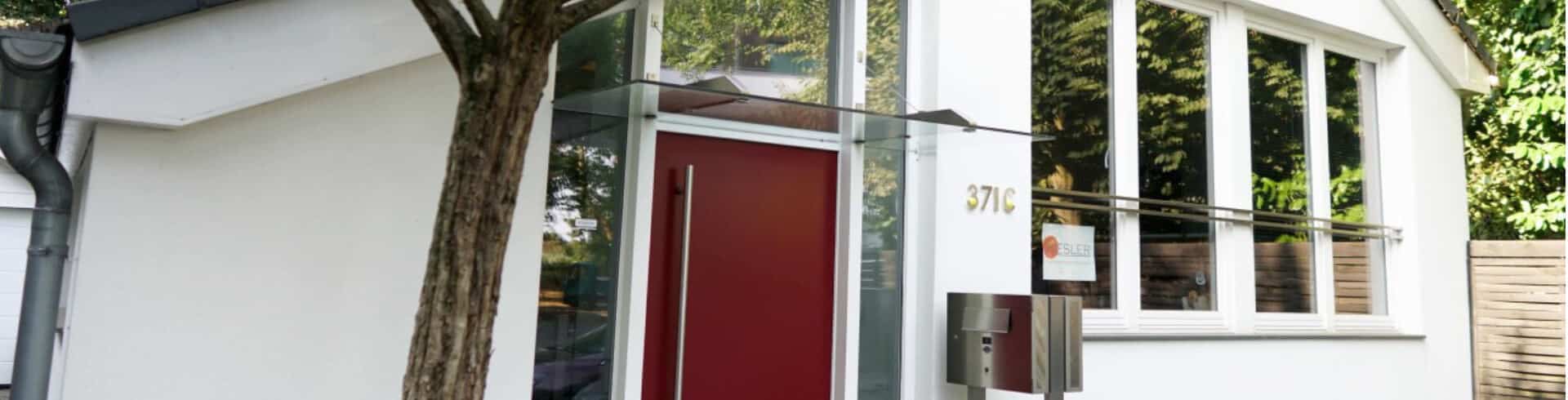 Freundlichkeit, Servicewüste, Rote Tür