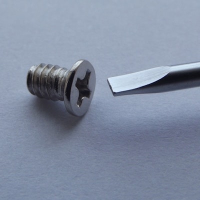 Eigenverantwortliches Handeln fördern, positive Fehlerkultur leben, Schraubenzieher passt nicht in Schraube