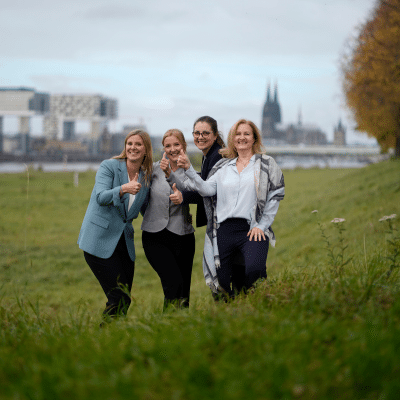 Psychologische Sicherheit am Arbeitsplatz, Resilienz am Arbeitsplatz, Erfolgsfaktoren Daumen hoch