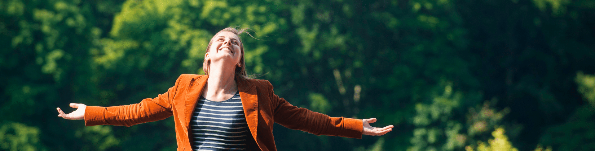 Anti Ärger Training, Anti Ärger Seminare, Gesund Arbeiten, Frau mit ausgebreiteten Armen