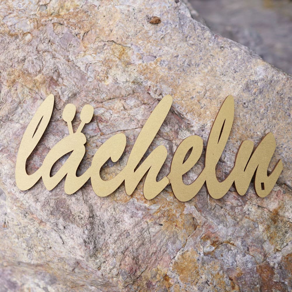 Kundenorientierte Kommunikation, Kundenkommunikation, Lächelnschriftzug auf Stein