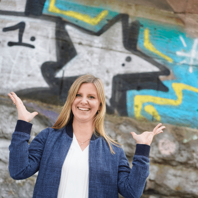 Freundlichkeit lernen, Blog Agentur für Freundlichkeit, Frau mit Stern im Hintergrund